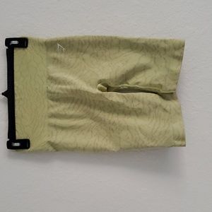 Gymshark adapt animal seamless hybrid shorts firefly yellow